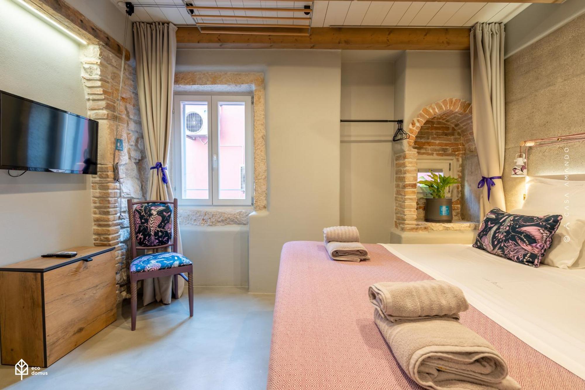 Bed and Breakfast Casa Amando Eco Boutique House Ровінь Номер фото